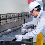 金属のヘアライン加工とは？用途からメリット・デメリットまで