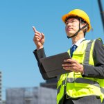 電気工事士が金持ちと言われる4つの理由！年齢別の年収相場や電気工事士で稼ぐためのポイントを紹介