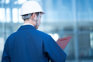 施工管理が人気ないと言われる理由と、それでも選ばれる職種である実態
